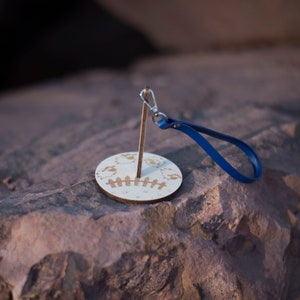 Porta filati da polso - Pecora che salta, dispenser di filati per torte da viaggio, lavoro a maglia per le vacanze, Walk&Knit, regalo per magliaia e uncinetto