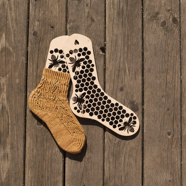 Personalized Sock blockers - bee, 2 pcs, Wooden sock form, Knitting tool, gift for knitter