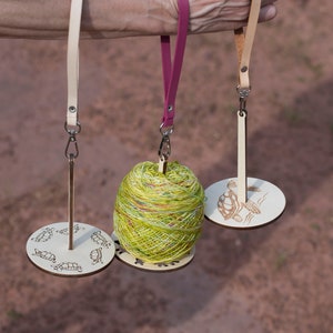 Portahilos portátil, dispensador de hilo para colgar en la muñeca, regalo para tejedores y crocheteros amantes de las tortugas.