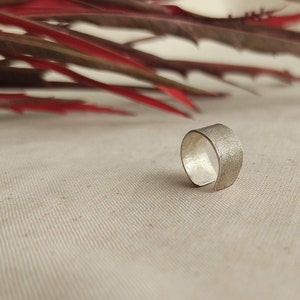 Ear Cuff de plata de ley texturizada, perfecto para orejas no perforadas, piercing de cartílago falso de alta calidad