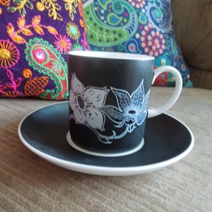 Tasse à café et soucoupe Camelia Wedgwood de Susie Cooper