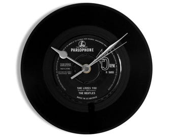 The Beatles "She Loves You" 7" Vinyl Record Wall Clock UK NUMBER ONE 12 Sep - 9 Oct 1963 & 28 Nov - 11 Dec 1963