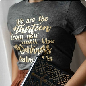 We are the Thirteen from now until the Darkness claims us, throne of Glass t-shirt, Kingdom of Ash, TOG