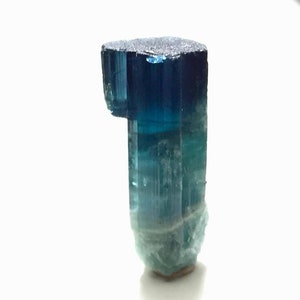 Indicolietblauw toermalijnkristal