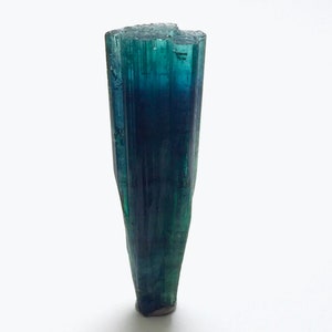 段階的なインディコライトトルマリン結晶