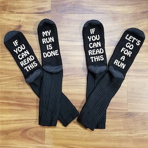 Regalos para correr, regalos para corredores, calcetines para correr, calcetines para corredores, atletismo, calcetines navideños, elefante blanco, corredor