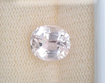 Natural Light Pink Kunzite 3.75 cts 9.5x8.5 mm Oval Faceted Cut Flawless-VVS Clarity Earthly Mined Loose Gemstone