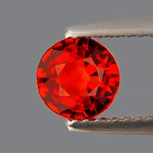 Natural Orange Red Sapphire 4 mm 1 piece Round Step Cut Faceted Flawless-VVS Clarity Earthly Mined Loose Gemstone, For Ring & Jewelry