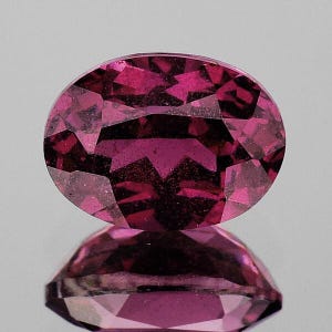 Natural Intense Pink Rhodolite Garnet – 8x6 mm {1.66ct} Oval Faceted, VS-SI Clarity, Earth-Mined Loose Gemstone for Jewelry