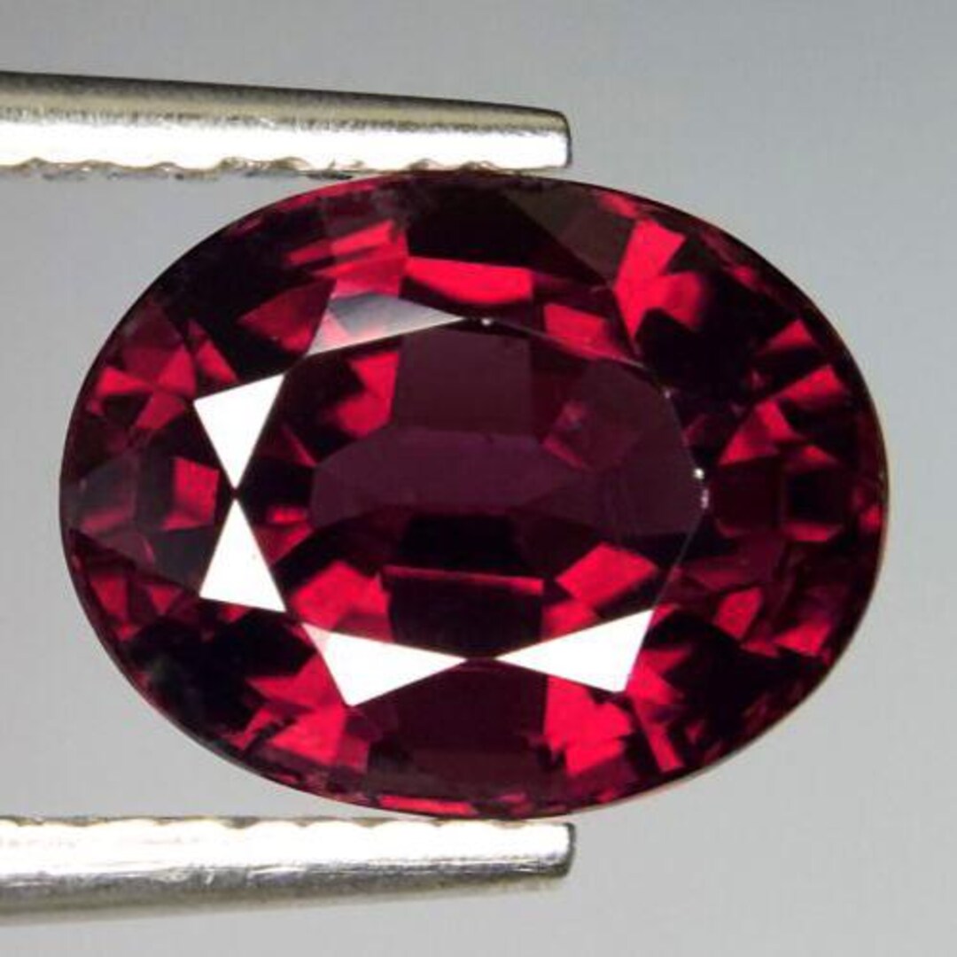 天然レッドロードライトガーネット 8.5x6.5 mm 1.90ct [完璧-VVS 