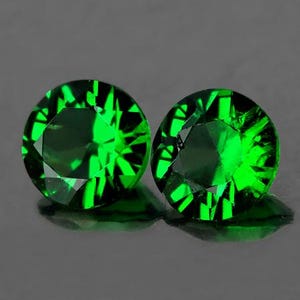 Granate Tsavorita Natural de 4 mm (2 piezas), Talla Redonda Facetada, Verde Cromo Intenso, Claridad VVS, Gemas Extraídas de Tierras Raras