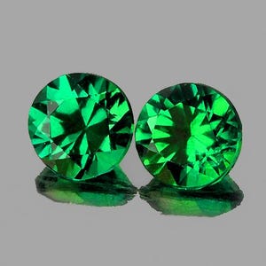 Granate Tsavorita Natural de 4,5 mm (2 piezas), Talla Redonda Facetada, Verde Cromo Intenso, Claridad VS, Gemas Extraídas de Tierras Raras