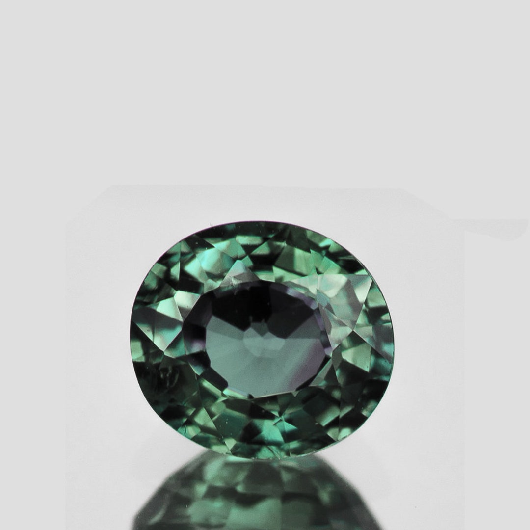 Saphir Vert Naturel D'Afrique - 0,87 Carats, Taille Ovale, Dimensions 7,2x4,9x2,4mm, Non Traité