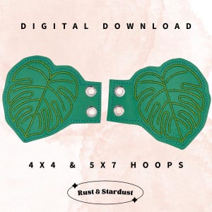 Puede incluir: Descarga digital con dos diseños verdes en forma de hoja con costuras amarillas y ojales plateados. El texto "DIGITAL DOWNLOAD" está en la parte superior, con "4 X 4 & 5 X 7 HOOPS" debajo. El logotipo "Rust & Stardust" está en la parte inferior.