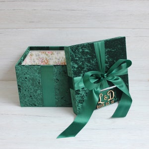 Gepersonaliseerde kaart doos voor bruiloft ~ Aangepaste Wedding Card Houder ~ Grote Emerald Green Velvet Card Box met Slot
