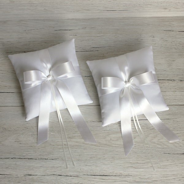 Ensemble d'oreillers de porteur d'alliances ~ deux oreillers d'anneau de satin ~ ensemble de coussin de porteur d'anneau blanc ~ oreillers d'anneau de mariage pour la cérémonie