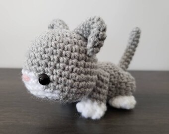 Brinquedo de pelúcia gato amigurumi