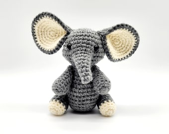 Brinquedo de pelúcia elefante amigurumi