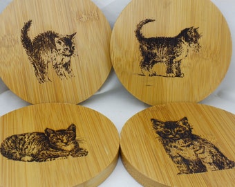 4er Set runde Bambus-Untersetzer mit Kätzchen und Katzen - Einzigartiges Housewarming-Geschenk, Geschenk für Papa, Mama, Katzenliebhaber-Geschenk, kann angepasst werden
