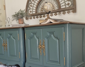 Vintage Drexel Heritage nightstand, side table set