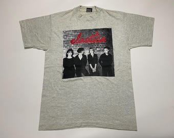 Camiseta vintage de los 90 con banda elástica - Música britpop shoegaze