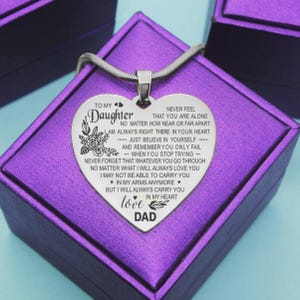 パーソナライズされたハートペンダント - カスタム刻印「Carry You in My Heart」ネックレス - 愛の記念品 - 彼女への贈り物