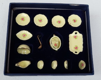 Dollhouse Miniature 1:12 Scale Cream Dinner Set with Rosette