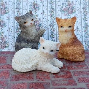 Dollhouse Miniature - Vicki Collection Set of 3 Resin Cats - 1:12 Scale