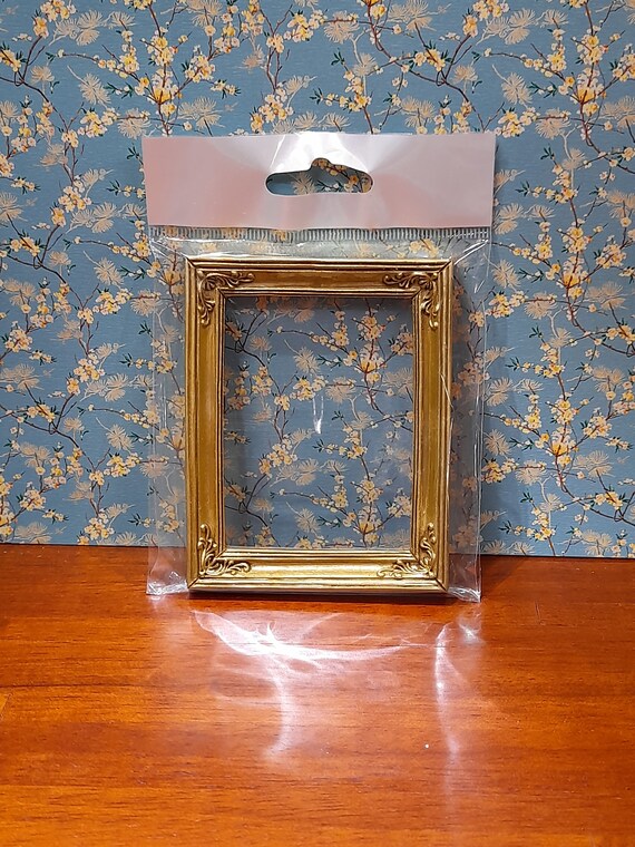 thumbnail image 2 of Chrysnbon Dollhouse Miniature Window Hardware - Gold Resin Handles & Locks For Miniature Homes 2 of 14