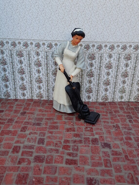Dollhouse Miniature Streets Ahead Maid Hoovering DP315 1:12