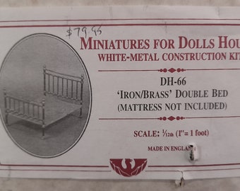 Dollhouse Miniature - DH66 Phoenix Miniatures Iron '/ Brass Double Bed 1:12 Scale