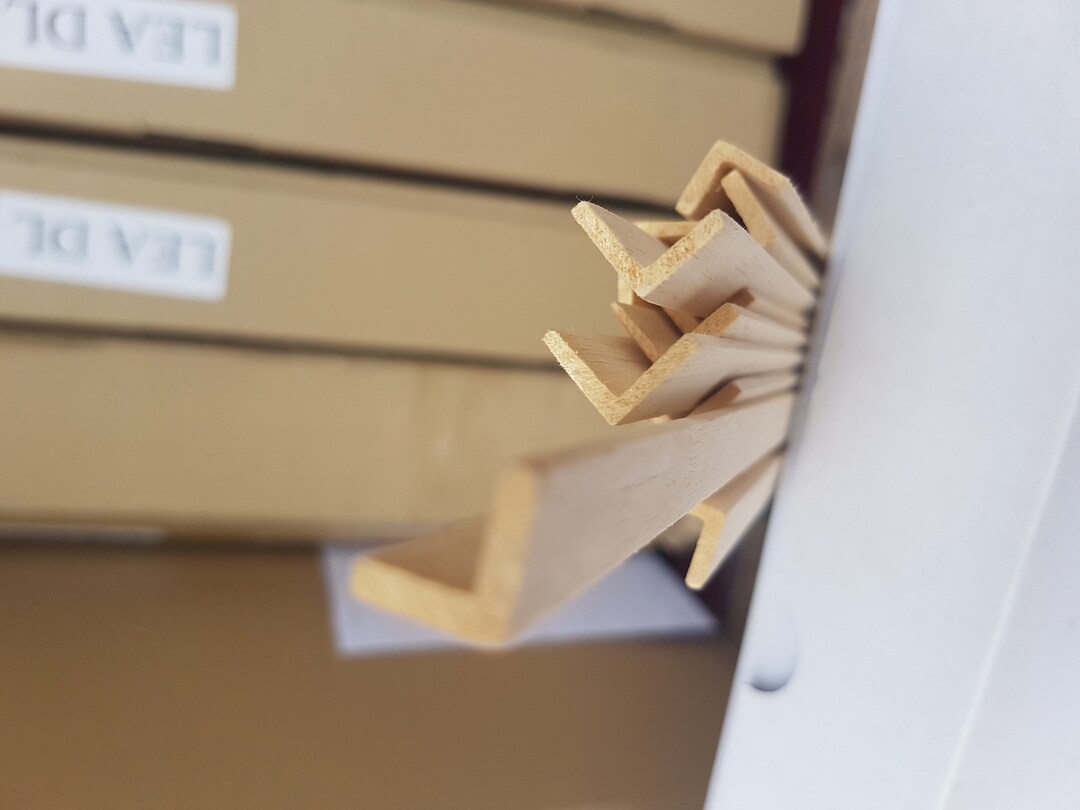 Ten Lengths Of Timber 90 Degree Angles For Dollhouse Edges 1 12 Scale ten-lengths-of-timber-90-degree-angles-for-dollhouse-edges-1-12-scale