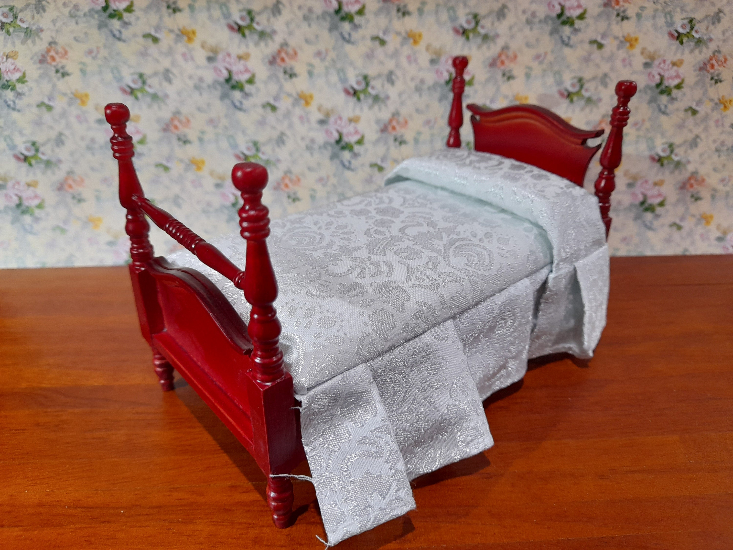Dollhouse Miniature Victorian Pediment Single Bed Streets Ahead 1 dollhouse-miniature-victorian-pediment-single-bed-streets-ahead-1