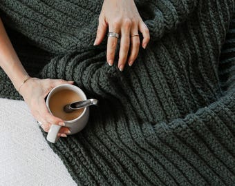 Chunky Cozy Crochet Throw Blanket Pattern - Knit Look Crochet Afghan - Easy Beginner Tutorial
