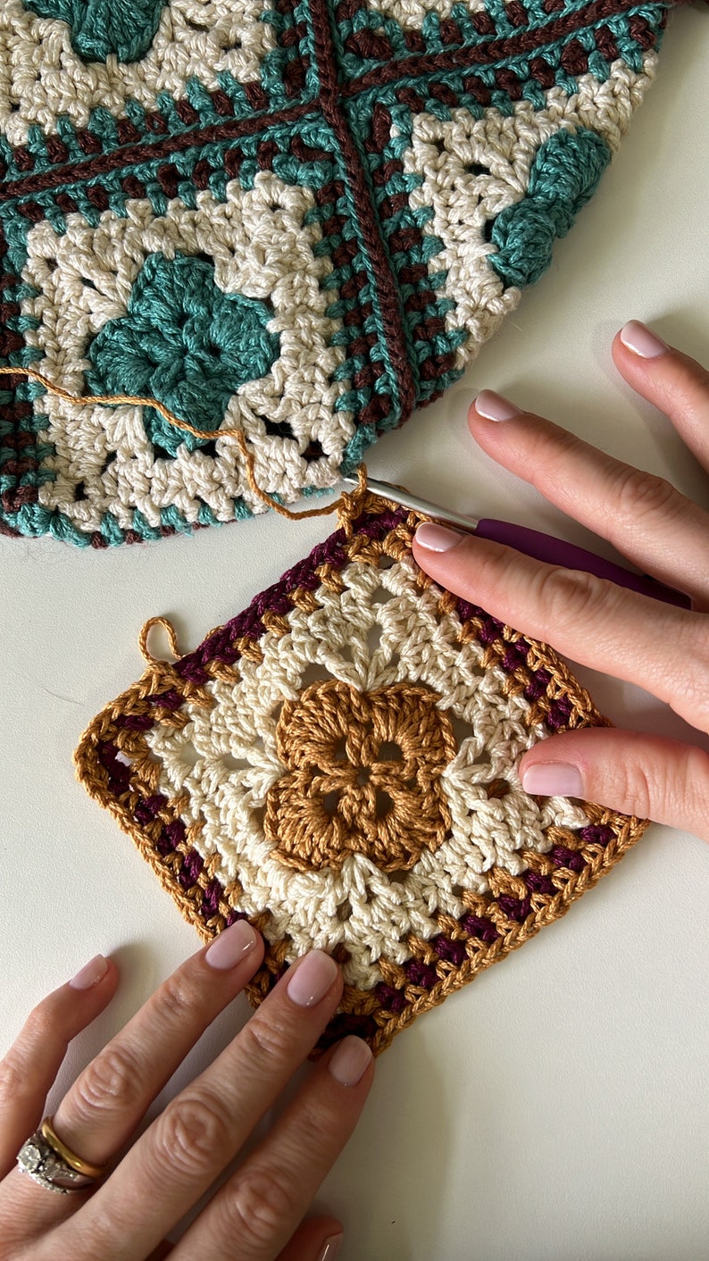 CROCHET PATTERN Crochet Modern Granny Square Market Tote Bag image 6