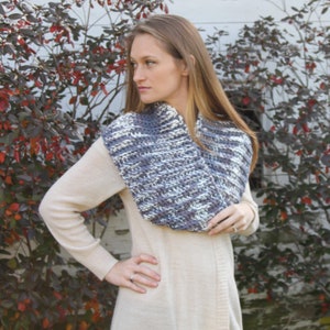 Kai Crochet Cowl / Easy Crochet Cowl / Beginner Crochet Pattern / PDF Crochet Pattern / Fast Crochet Pattern / Mobius Infinity Cowl / Hygge