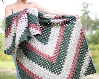 CROCHET BLANKET PATTERN - Granny Chevron Bulky Blanket