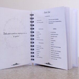 May include: Open white spiral-bound notebook with checklist pages. The left page has a floral design and text in Spanish. The right page features a checklist with Spanish terms for wedding planning. The notebook is open, displaying the interior pages.