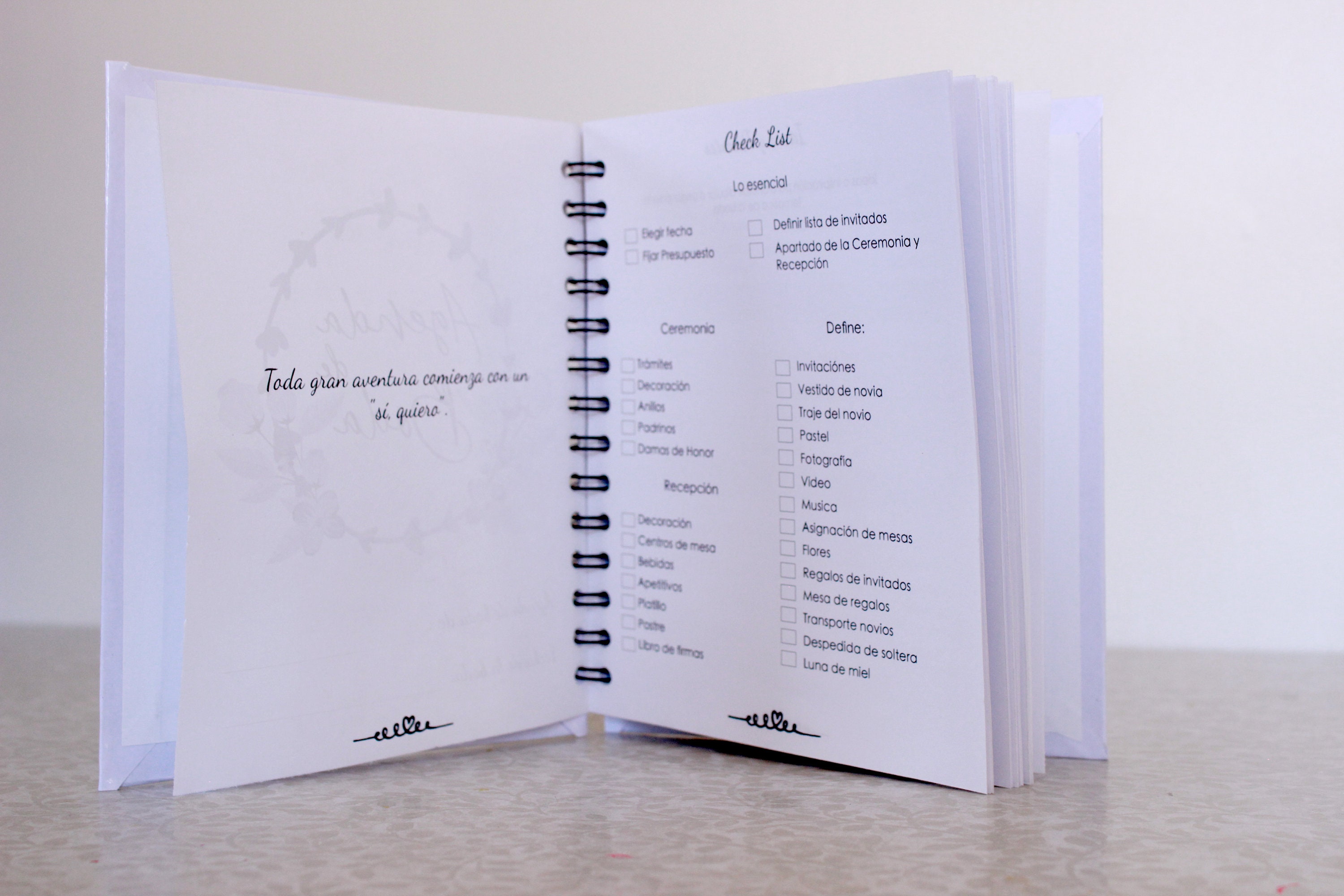 Wedding Planner, el libro y la agenda para organizar una boda / WEDDINGS  WITH LOVE