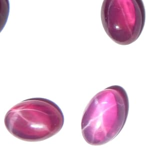 Lab-Created Star Ruby Cabochon, Oval Transparent 6-Rayed Gemstone (5x7 mm)