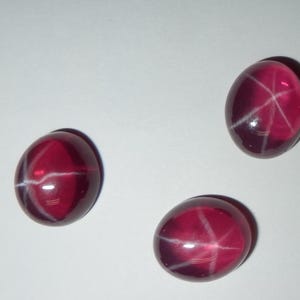 Lab-Created Star Ruby Cabochon, Transparent Oval 10x12mm, 6-Rayed Gemstone