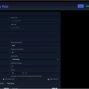 Könnte beinhalten: Screenshot der ZD Embroidery Quoting App-Oberfläche. Der dunkelblaue Bildschirm zeigt Felder zum Erstellen eines Angebots, einschließlich Kundenname, Menge und Designdetails. Schaltflächen zum Speichern, Drucken und Exportieren sind sichtbar.