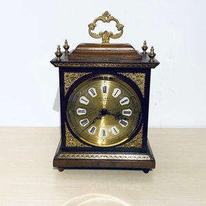 Weimar mantel clock, table clock, 1970, quartz movement, wood with brass decoration
