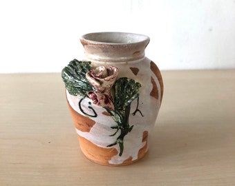 手作りのプラスチックのバラが入った小さな美しい花瓶 - Etsy 日本
