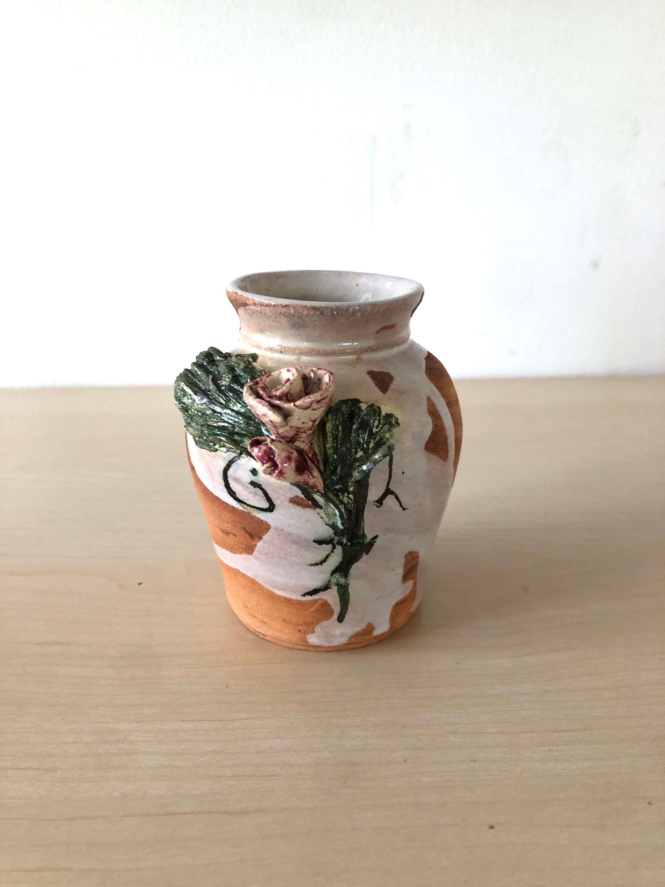手作りのプラスチックのバラが入った小さな美しい花瓶 - Etsy 日本