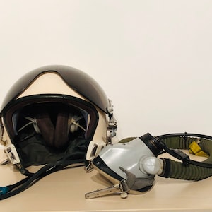 Pilot helmet from MIC 21/23, aviator helmet including microphone