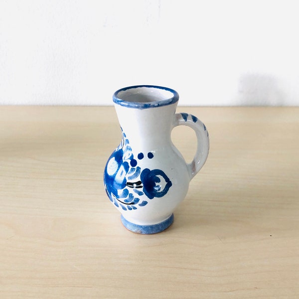 small ceramic minivase in balu white, hand-painted