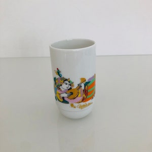 ROSENTHAL Germany studio-linie. Small porcelain vase &quot;Musician with Glockenspiel.&quot; Design: Bjoern Wiinblad. Height 10.5 cm. VINTAGE