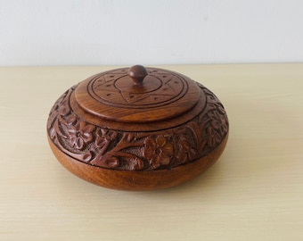 Can with wooden lid