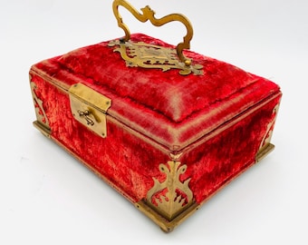 Antique French jewelry box – a magnificent piece of history